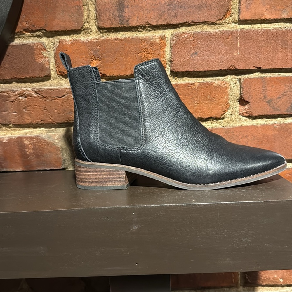 Lucky Brand Black Ankle Booties with Classic Design - Picture 4 of 5